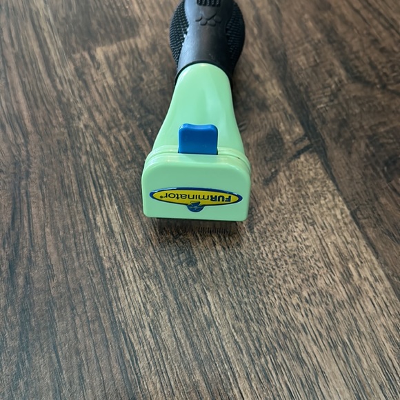 FURminator Small, Short Hair - Picture 2 of 5